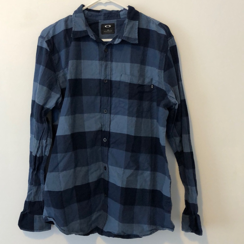 Button up shirt from Oakley!